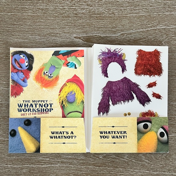 Muppet Whatnot Workshop custom Statue of Liberty puppet w/ branded bag & book - Picture 11 of 16